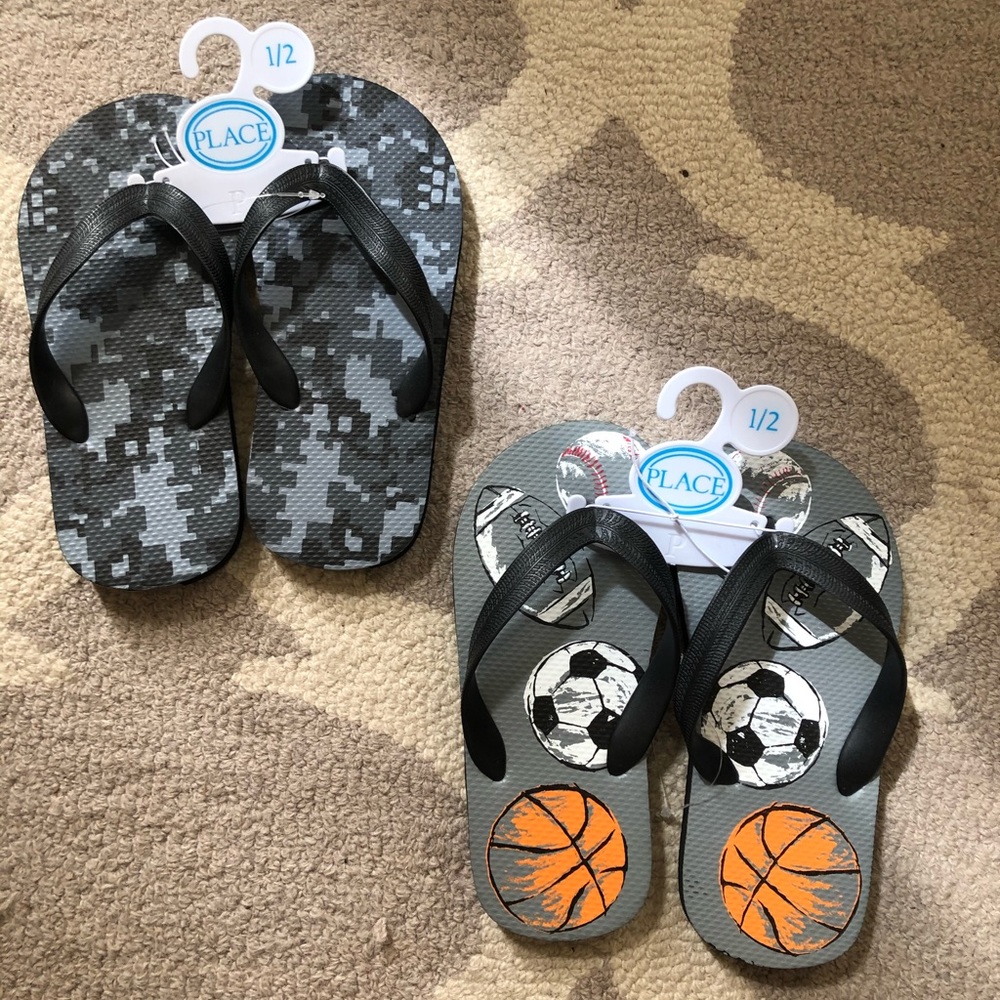 NWT Children’s Place flip flops sz1-2